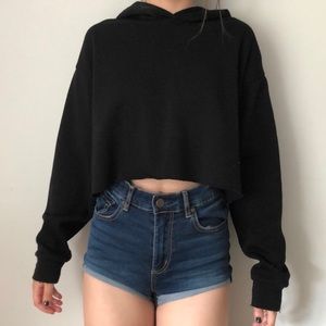 black long sleeve crop top